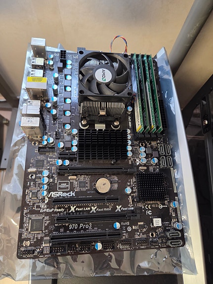 Vanha emo, prossu (AMD Phenom II 945), 8GB ddr3