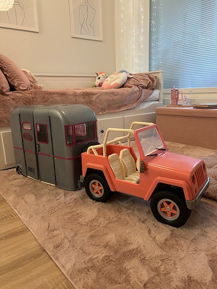 Jeep ja asuntovaunu
