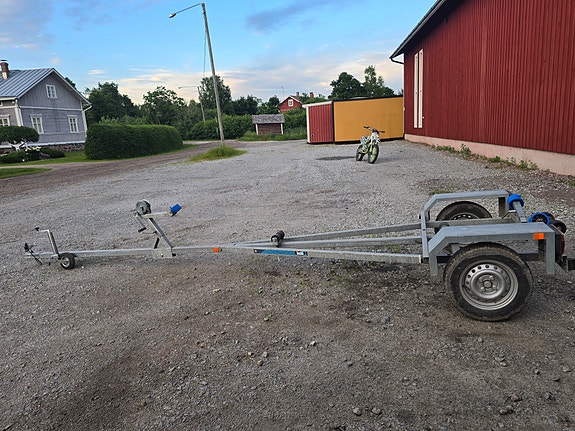 Hyväkuntoinen IKH 750 traileri kaupan.