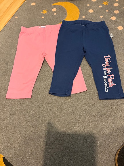 Kuin uudet 2 caprit koko 104