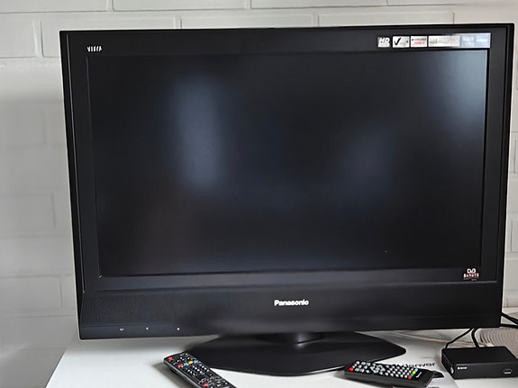 Panasonic taulutelevisio ja digiboxi