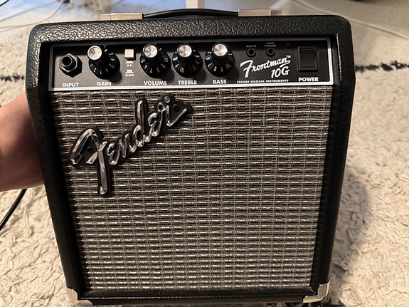 Fender Frontman 10G -kitaravahvistin, 10 W