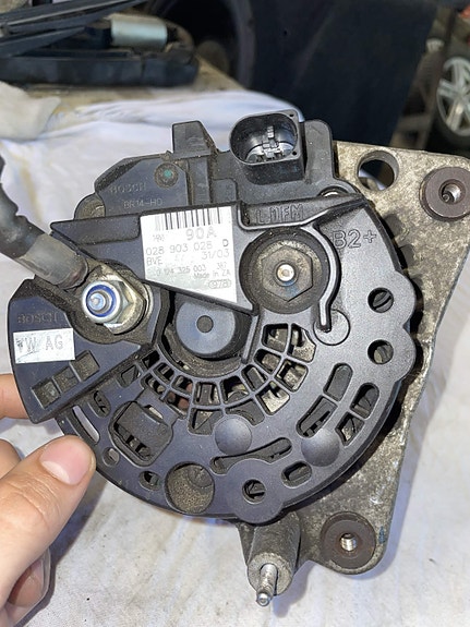 Bosch 90A Laturi