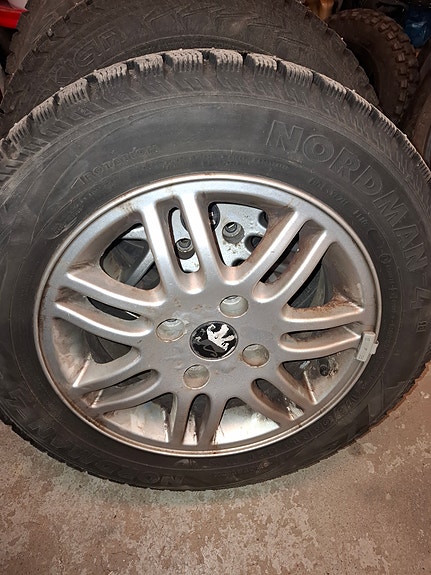 Peugeot 206 vanteet nastarenkailla