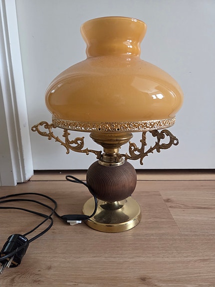 Myydään retro Lival -pöytävalaisin