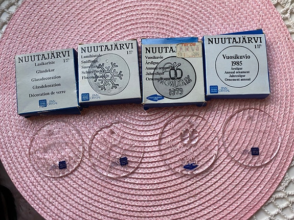 Iittala / Nuutajärvi vuosilautaset lasikoristeet