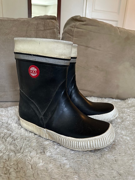 Hai kumisaappaat koko 34 musta unisex