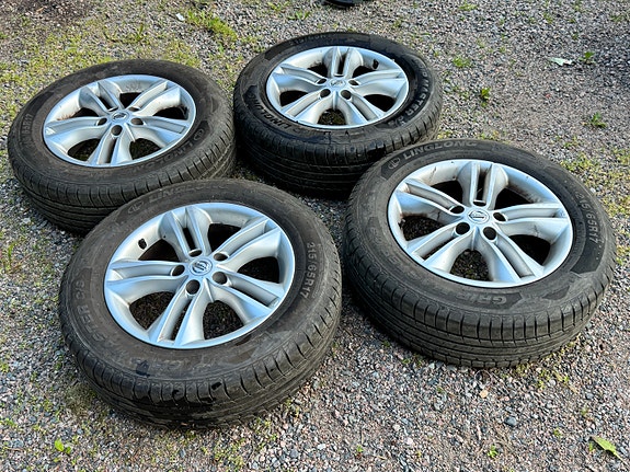 Nissan 17” alkuperäiset alumiinivanteet kesärenkailla – 5x114.3