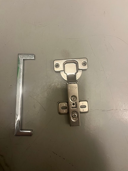 Kaapin sarana ja vetokahva metallia