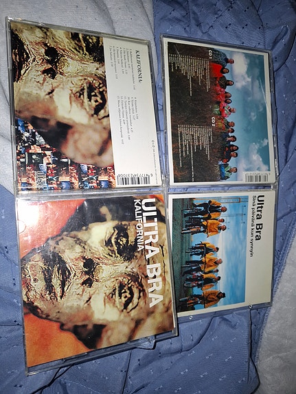Ultra Bra CD-levyt kokoelma