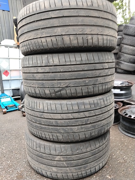 245/40/18 hankook kesärenkaat 4 kpl, pinta 4,5/4,5/4/4mm. Dot 4119