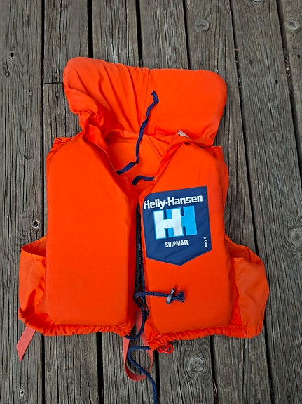 Helly Hansen lasten pelastusliivi.