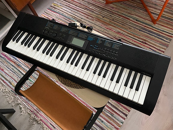 CASIO CTK-1200 - kosketinsoitin