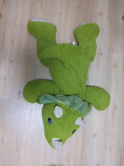 1 iso vihreä dinosaurus pehmolelua.