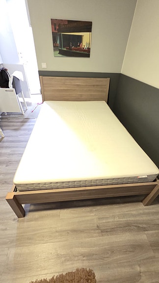 sänky ja IKEA patja 140x200 cm