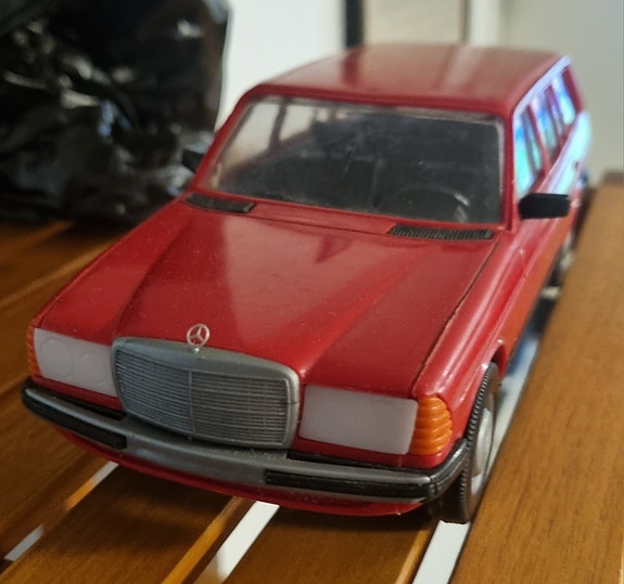 Mercedes-Benz W123, Made in Estonia