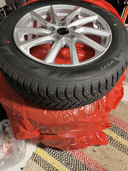 toyotaan uudet nastarenkaat