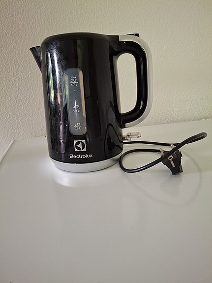Electrolux vedenkeitin musta