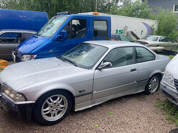 Bmw e36 325i coupe osina
