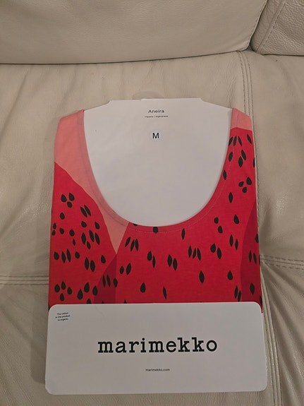 Marimekko yöpaita Aneira / Mansikkavuoret koko M