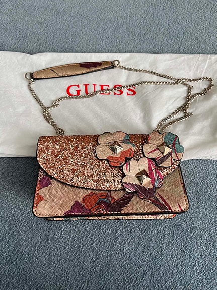 Guess laukku