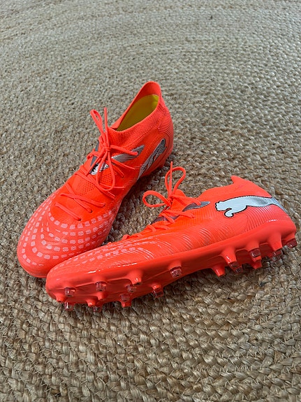 Puma jalkapallokengät koko 39 MG
