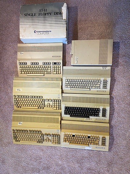 MYYDÄÄN COMMODORE 64/128 AMIGA 500