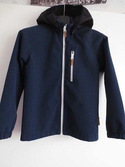 Uudenveroinen ja Laadukas  REIMA  Ulkoilutakki/Softshell-takki Koko 134.