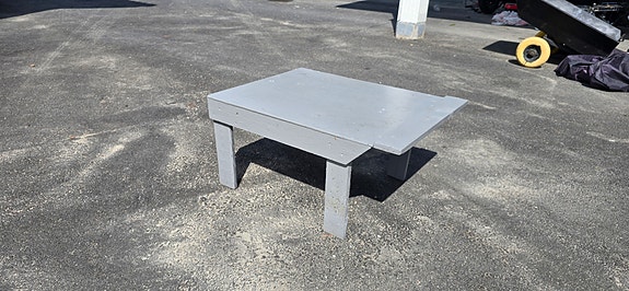 Robottiruohonleikkurin katos
