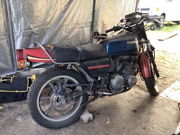 Kawasaki moottoripyörä ja varaosat