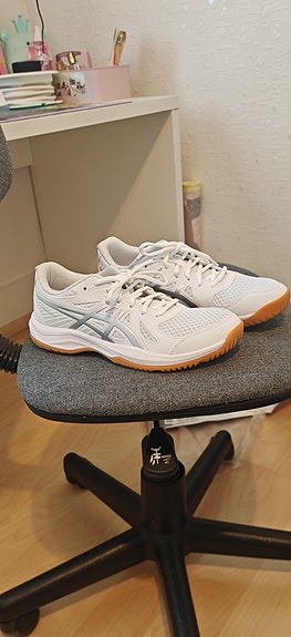 Asics Upcourt 6 sisäpelikengät koko 41,5 valkoinen