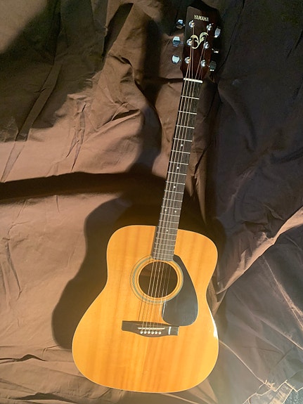 Yamaha FG-410A kuusikantinen dreagnaut