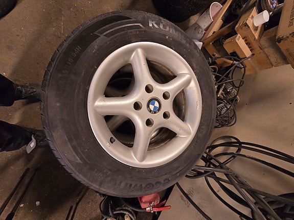 Vanhan bmw kesärenkaat ja vanteet