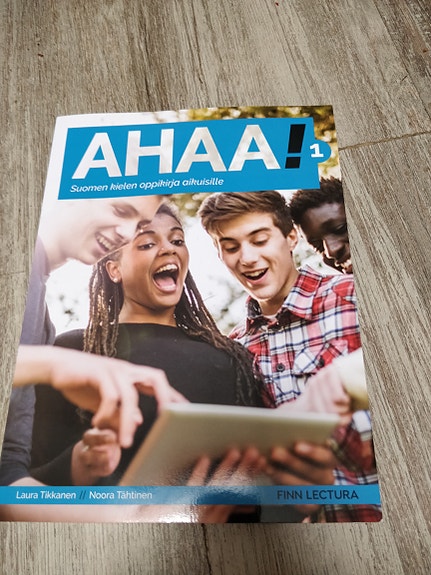 Suomen kielen oppikirja Ahaa! 1