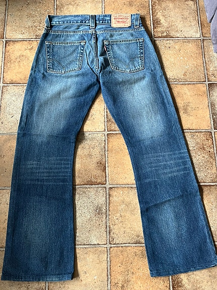 Levis. 30/32