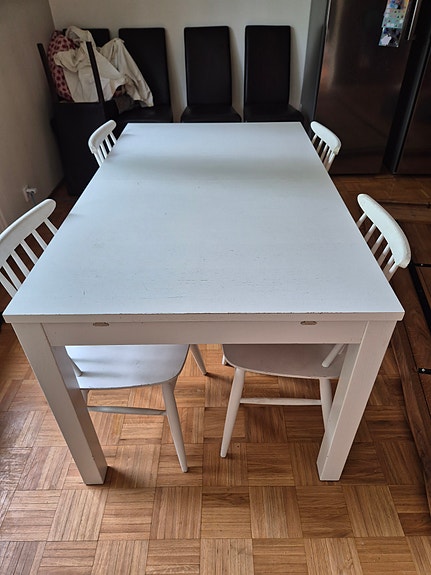 IKEA valkoinen jatkettava ruokapöytä