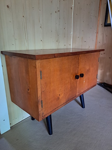 Teak kaappi