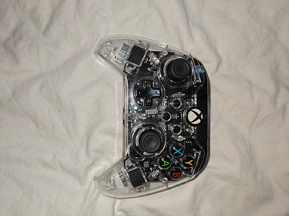 Xbox ohjain läpinäkyvä