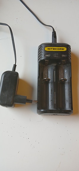 Nitecore Q2 laturi