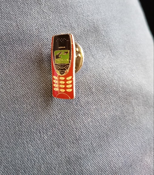 Nokia 8210 keräilypinssi