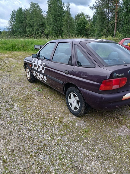 Ford escort  jäärataauto