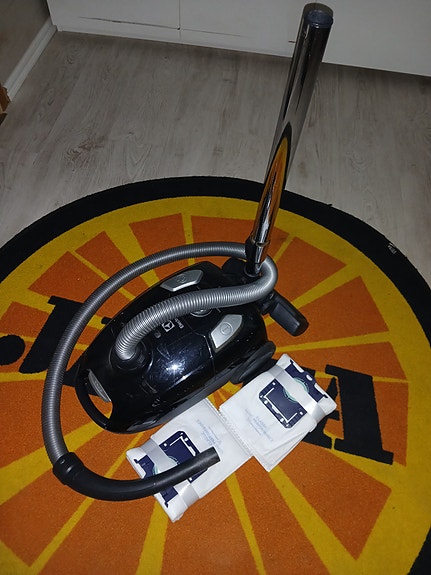Electrolux pölynimuri letkulla ja putkella 12klp pusseja mukaan