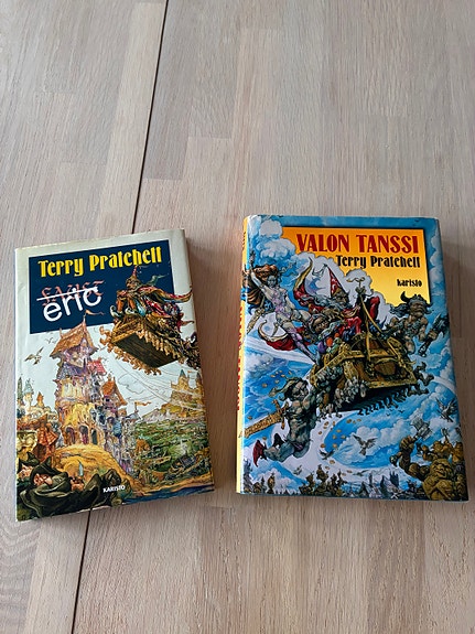 2x Terry Pratchett