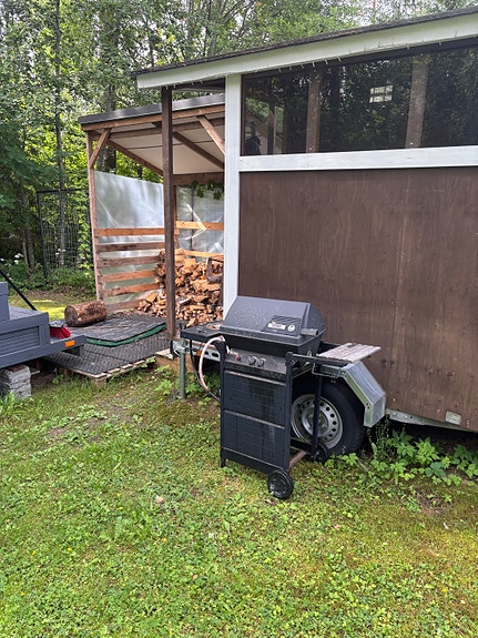 Thermos kaasugrilli sivukeittimellä