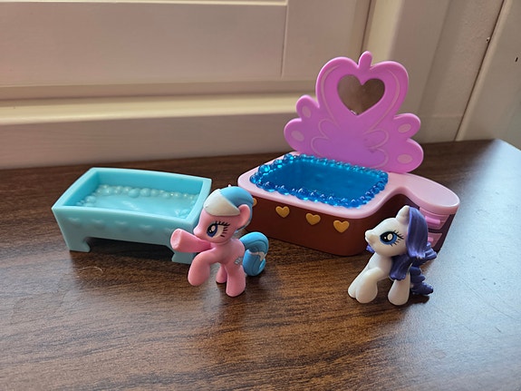 My little pony -hahmot  & kylpyaltaat