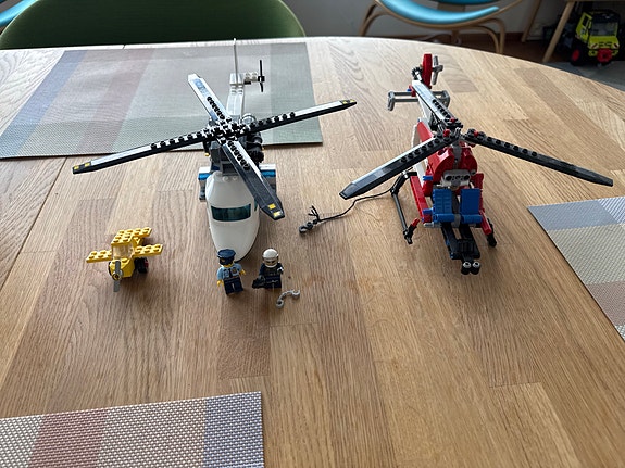 LEGO City helikopterit ja pienkone osia