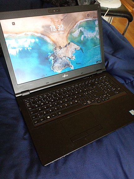 Fujitsu Lifebook E558 /i5-8250/8GtDDR4/500Gt
Fujitsu LifeBook E558 / i5-8250U