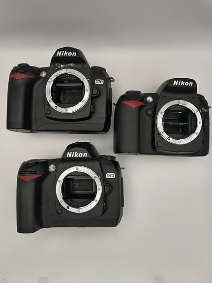 Nikon D90, D70, D70 korjattavaksi