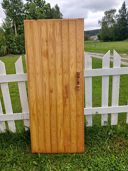 Puuovi ulko- tai varastokäyttöön