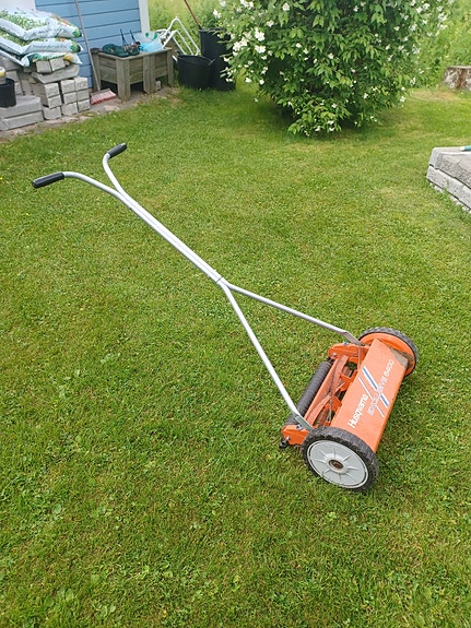 Husqvarna työnnettävä ruohonleikkuri